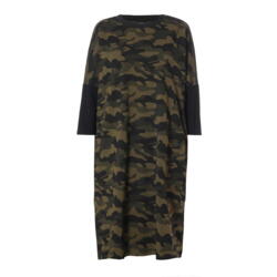 Pia oversize kjole fra Gozzip Black - grøn camouflage