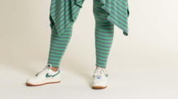 Ellen leggings fra Gozzip - Grøn med lilla striber
