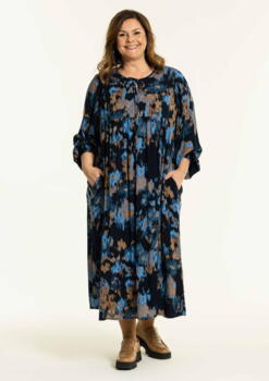 GDes kjole fra Gozzip i sort med smukt blåt print