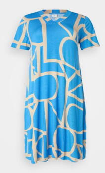 Carfyrla kjole fra Only Carmakoma - Blå med grafisk print