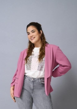 Carevi blazer fra Only Carmakoma - Heather rose