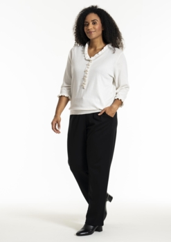 Jean strikbluse med flæser fra Studio - Offwhite