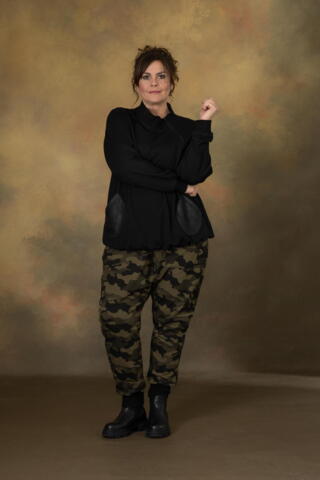 Christel baggy bukser i Armgrøn camouflage - Gozzip Black