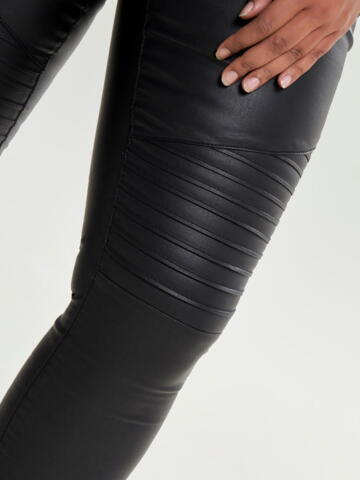 Coated bukser med detalje på benene fra Only Carmakoma
