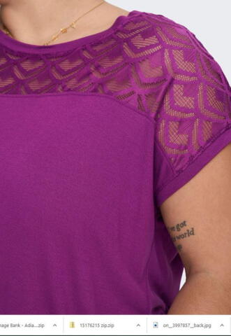 Carflake t-Shirt med blondedetalje - purple wine
