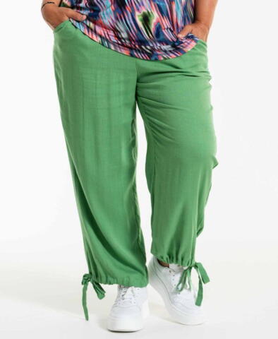 Augusta bukser fra Gozzip i grøn