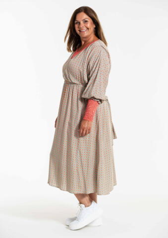 Brigitt kjole fra Gozzip i smukt retroprint