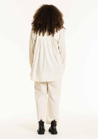 Bereth skjorte med læg fra Studio i off-hvid