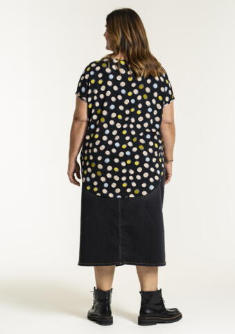 Gitte T-shirt fra Gozzip - Sort med dots