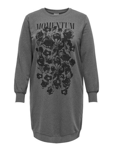 Carvanna sweatshirt kjole fra Only Carmakoma