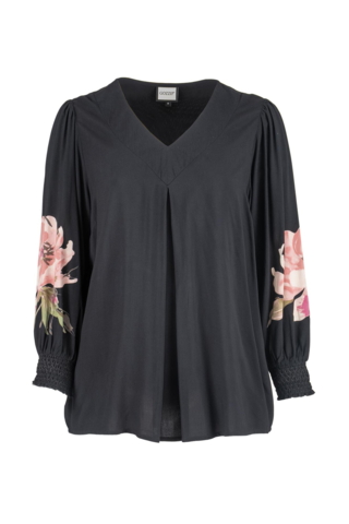 Gwen bluse fra Gozzip i sort med smukt stort blomsterprint