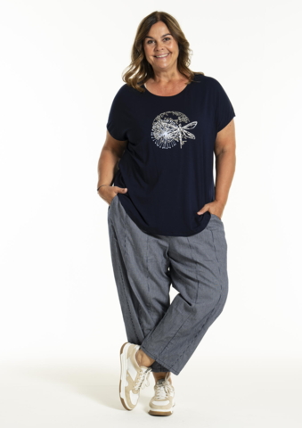 Gitte T-shirt fra Gozzip i navy med print