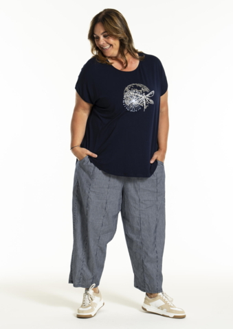 Gitte T-shirt fra Gozzip i navy med print