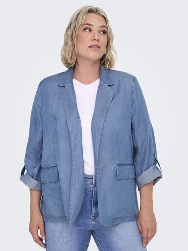 Carcharis blazer fra Only Carmakoma
