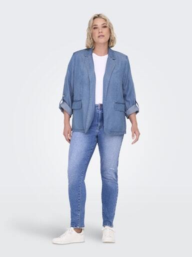 Carcharis blazer fra Only Carmakoma
