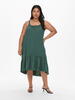 Strop kjole fra Only Carmakoma - Balsam green