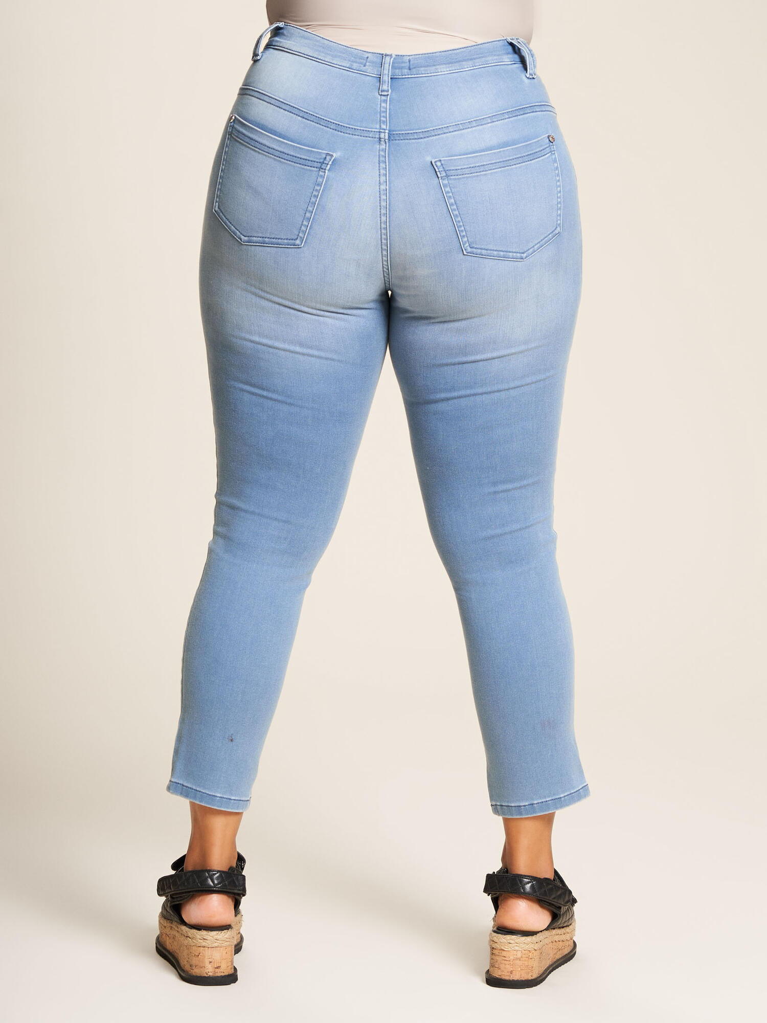 Lyseblå jeans i længde fra Studio -