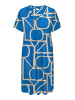 Carfyrla kjole fra Only Carmakoma - Blå med grafisk print